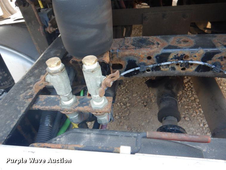 image for item JY9836 2014 Freightliner Cascadia 125  semi truck