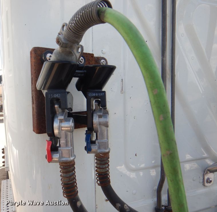 image for item JY9836 2014 Freightliner Cascadia 125  semi truck