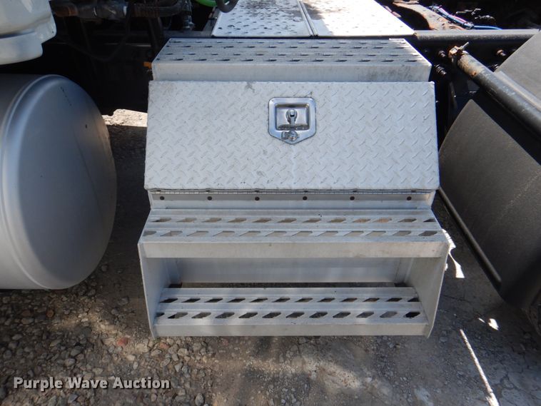 image for item JY9836 2014 Freightliner Cascadia 125  semi truck