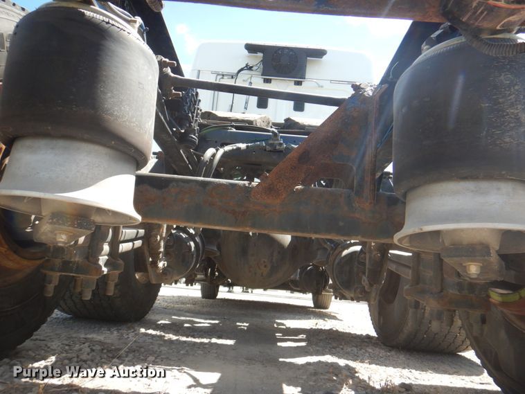 image for item JY9836 2014 Freightliner Cascadia 125  semi truck