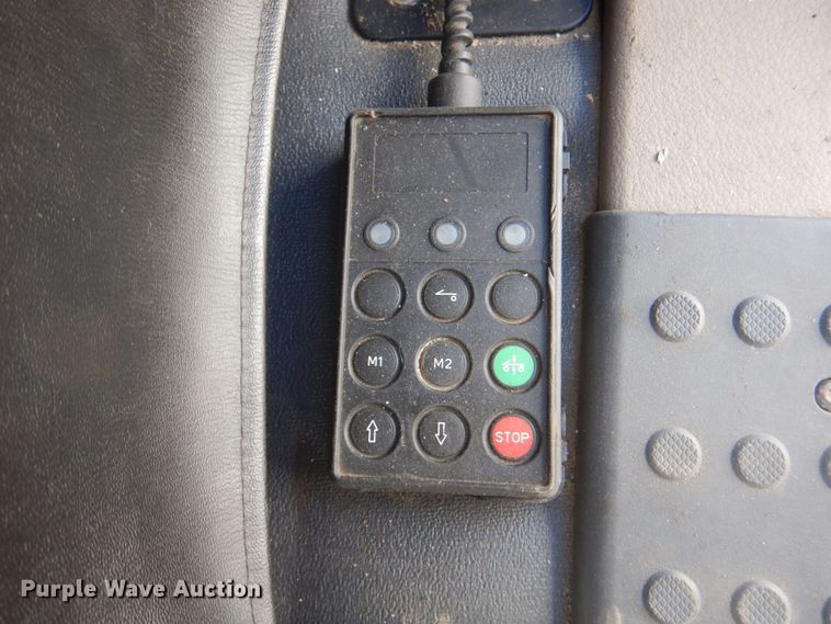 image for item JY9836 2014 Freightliner Cascadia 125  semi truck