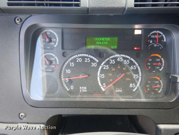 image for item JY9836 2014 Freightliner Cascadia 125  semi truck