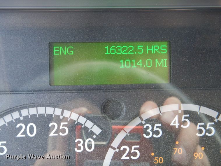 image for item JY9836 2014 Freightliner Cascadia 125  semi truck