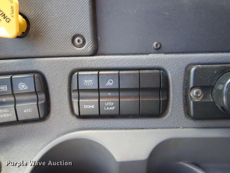 image for item JY9836 2014 Freightliner Cascadia 125  semi truck