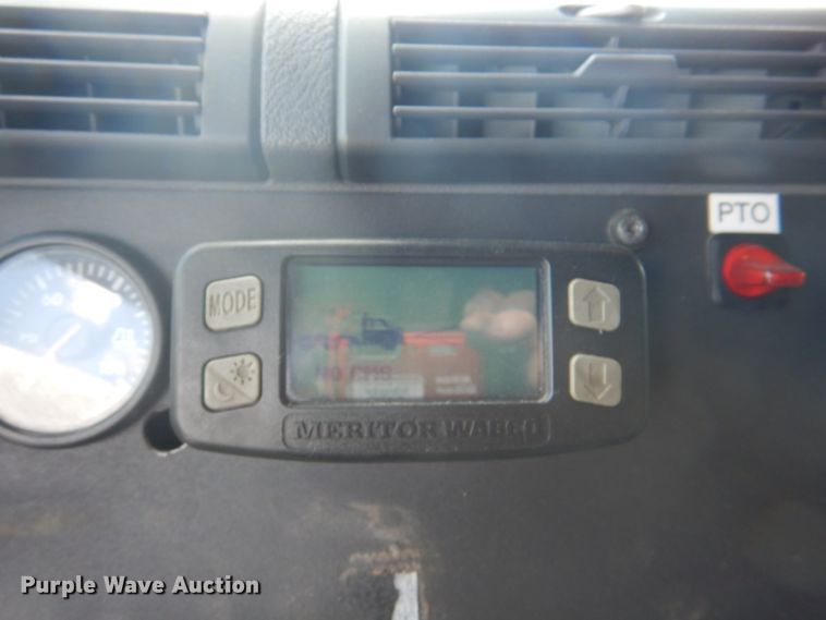 image for item JY9836 2014 Freightliner Cascadia 125  semi truck