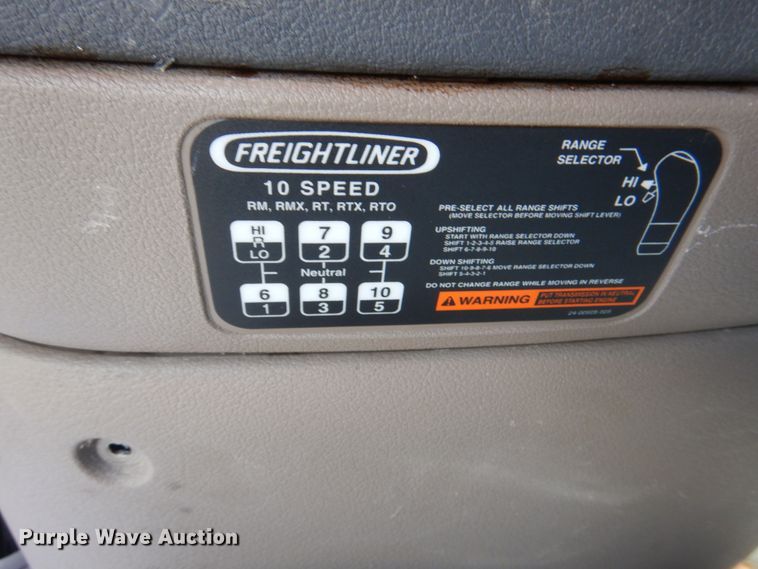 image for item JY9836 2014 Freightliner Cascadia 125  semi truck