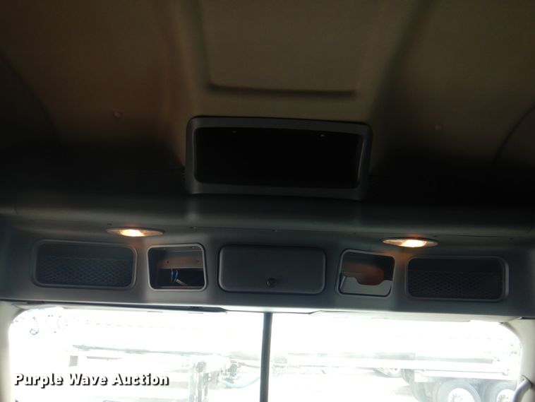 image for item JY9836 2014 Freightliner Cascadia 125  semi truck