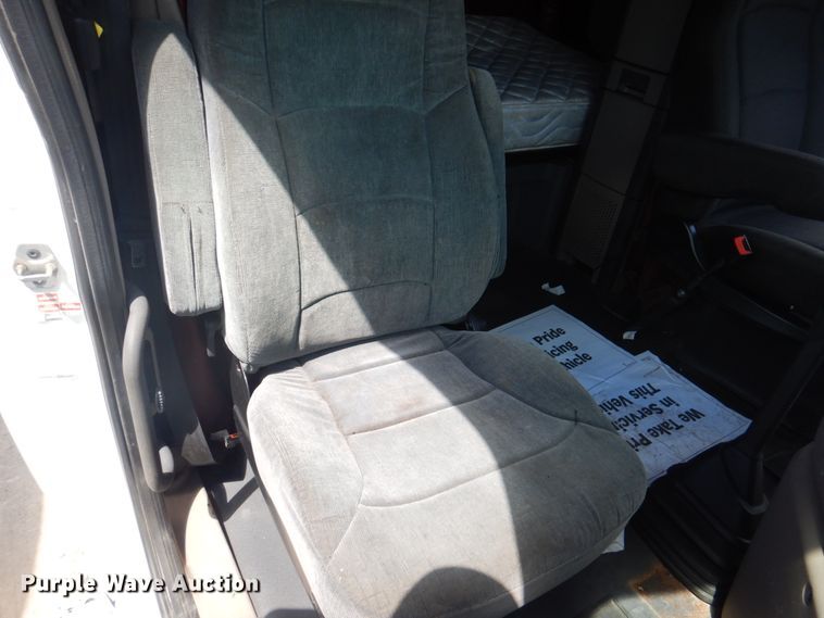 image for item JY9836 2014 Freightliner Cascadia 125  semi truck