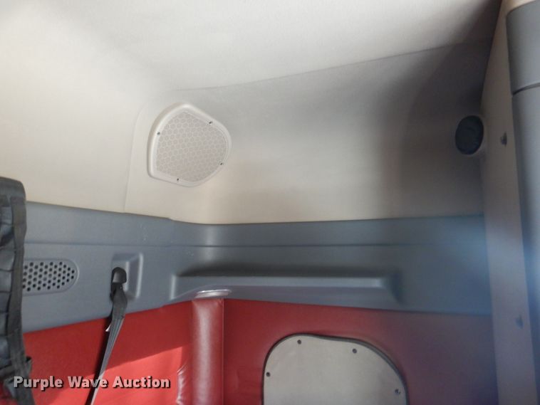 image for item JY9836 2014 Freightliner Cascadia 125  semi truck