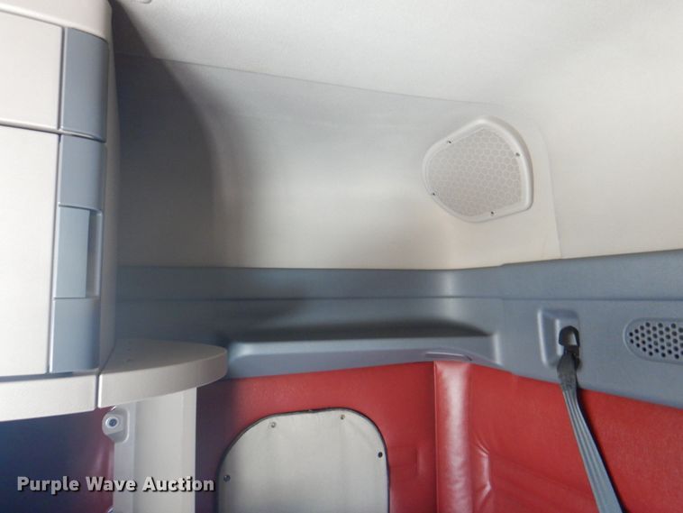 image for item JY9836 2014 Freightliner Cascadia 125  semi truck