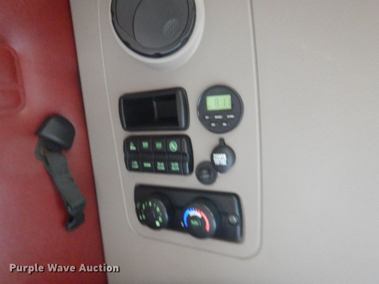 image for item JY9836 2014 Freightliner Cascadia 125  semi truck