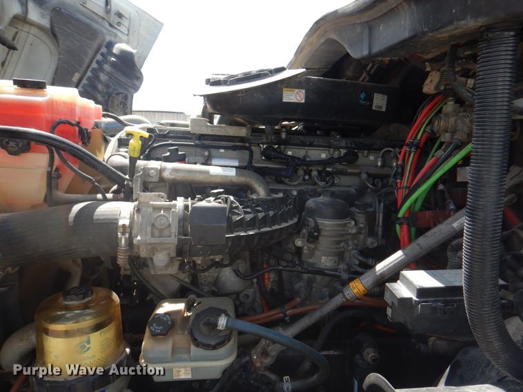 image for item JY9836 2014 Freightliner Cascadia 125  semi truck