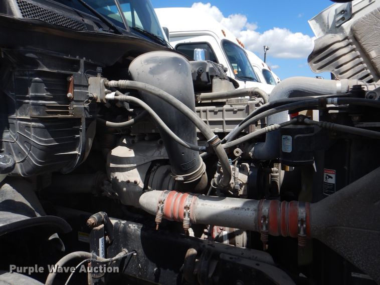 image for item JY9836 2014 Freightliner Cascadia 125  semi truck