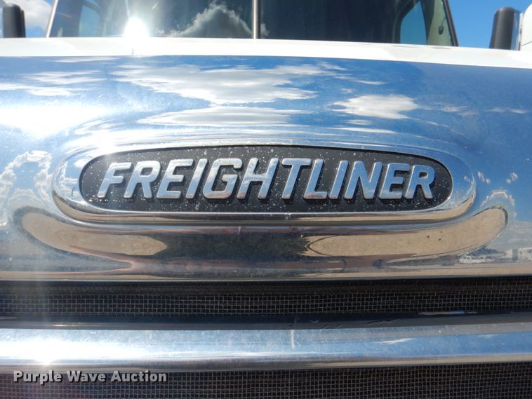 image for item JY9836 2014 Freightliner Cascadia 125  semi truck
