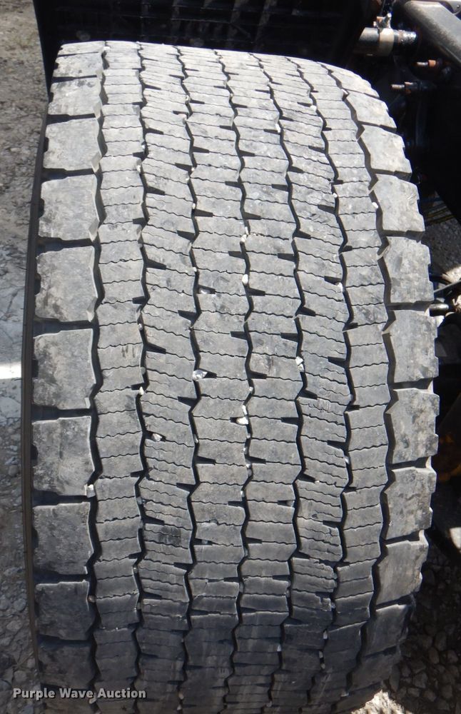 image for item JY9836 2014 Freightliner Cascadia 125  semi truck