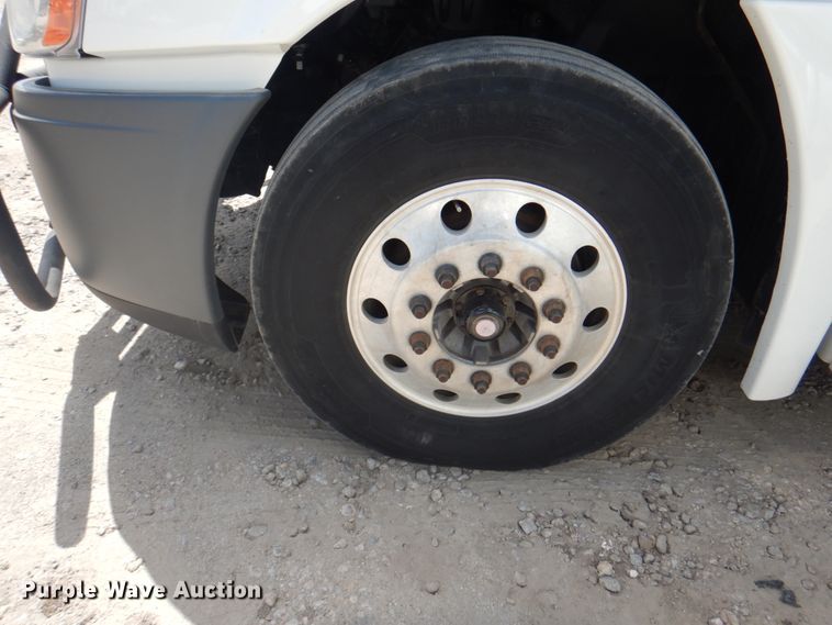 image for item JY9836 2014 Freightliner Cascadia 125  semi truck