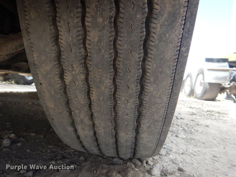 image for item JY9836 2014 Freightliner Cascadia 125  semi truck