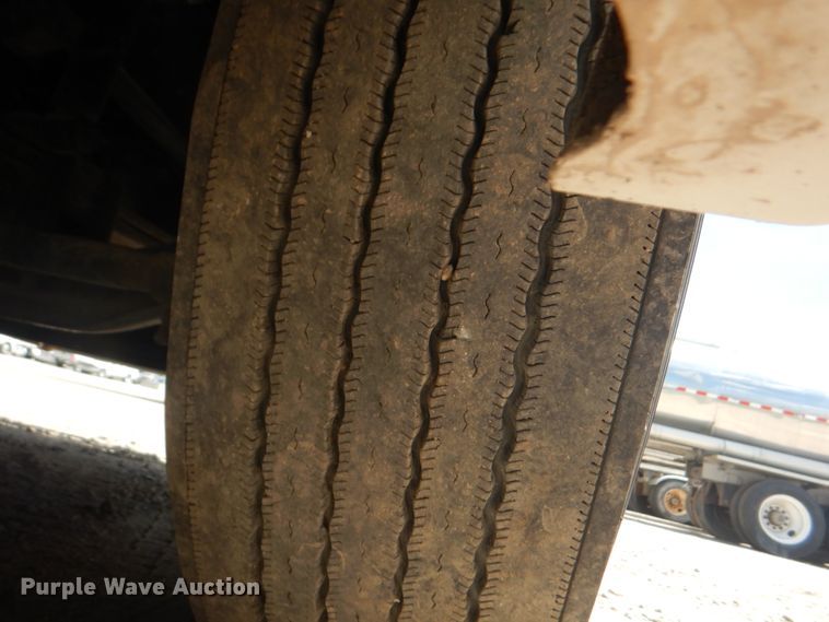 image for item JY9836 2014 Freightliner Cascadia 125  semi truck