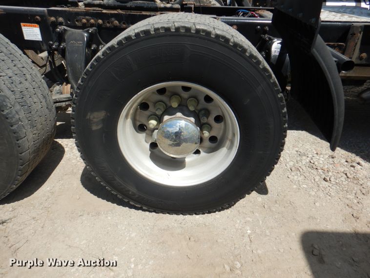 image for item JY9836 2014 Freightliner Cascadia 125  semi truck