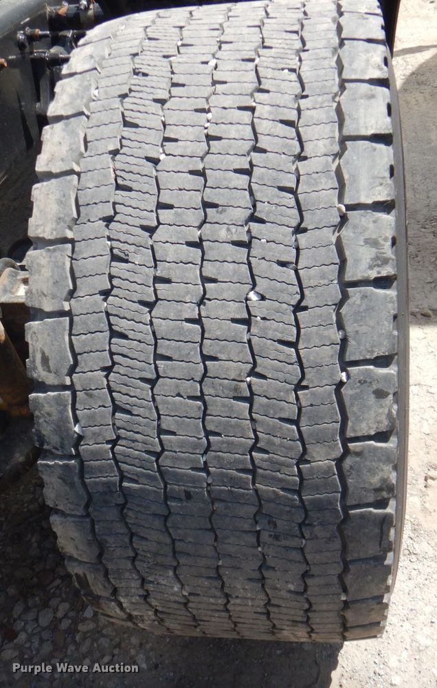 image for item JY9836 2014 Freightliner Cascadia 125  semi truck