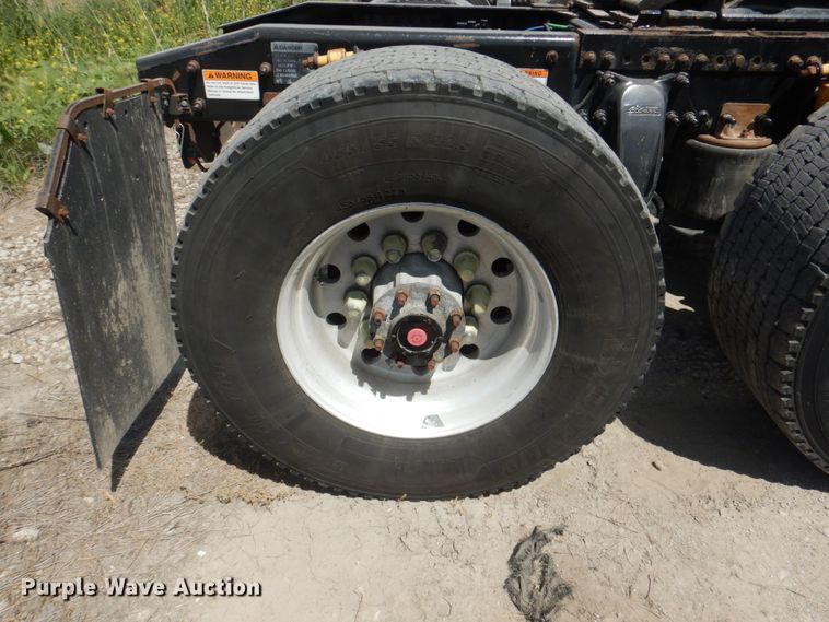 image for item JY9836 2014 Freightliner Cascadia 125  semi truck