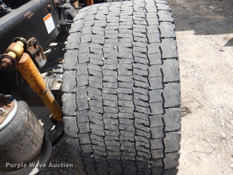 image for item JY9836 2014 Freightliner Cascadia 125  semi truck