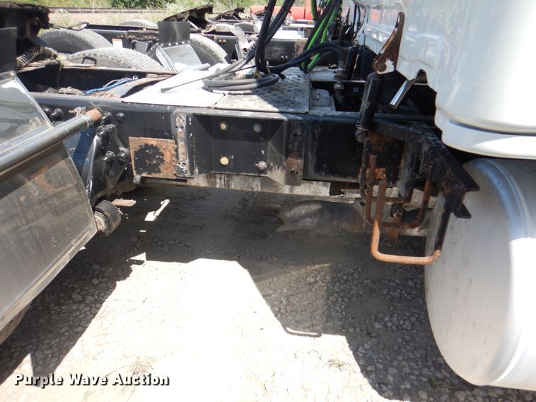 image for item JY9837 2014 Freightliner Cascadia 125  semi truck