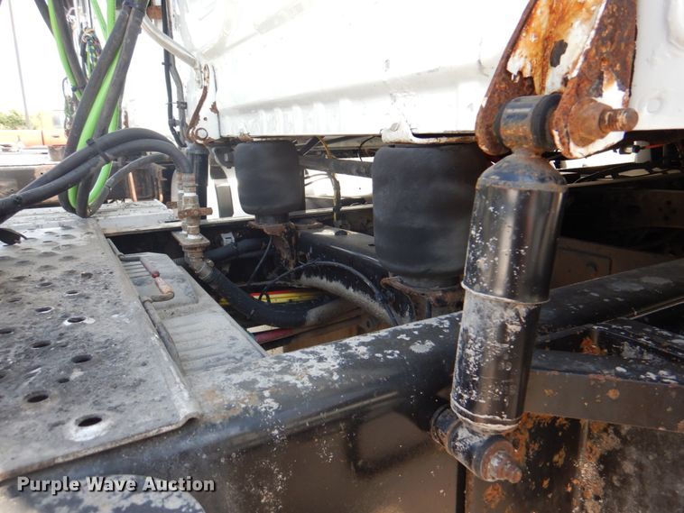 image for item JY9837 2014 Freightliner Cascadia 125  semi truck