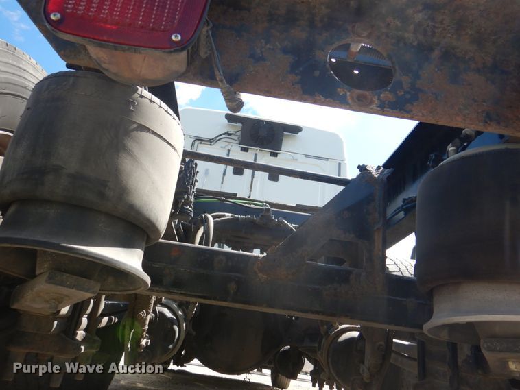 image for item JY9837 2014 Freightliner Cascadia 125  semi truck