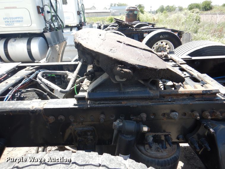 image for item JY9837 2014 Freightliner Cascadia 125  semi truck