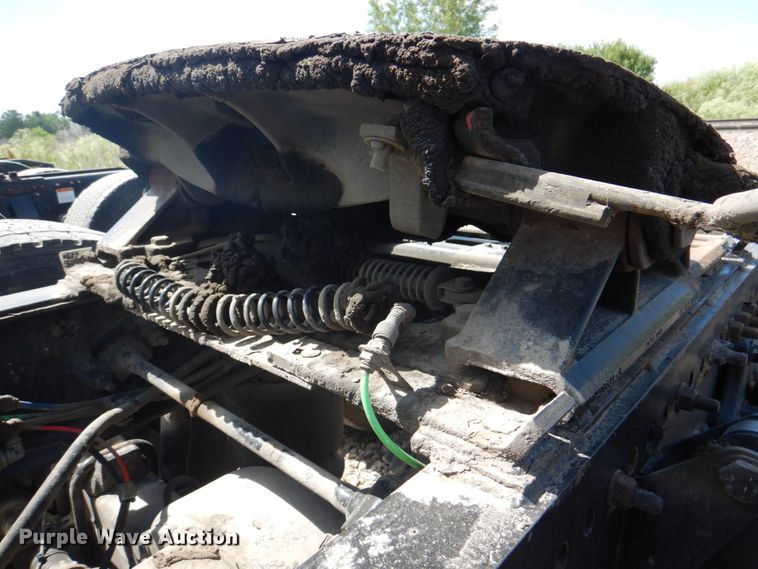 image for item JY9837 2014 Freightliner Cascadia 125  semi truck