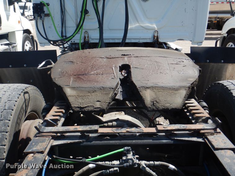 image for item JY9837 2014 Freightliner Cascadia 125  semi truck