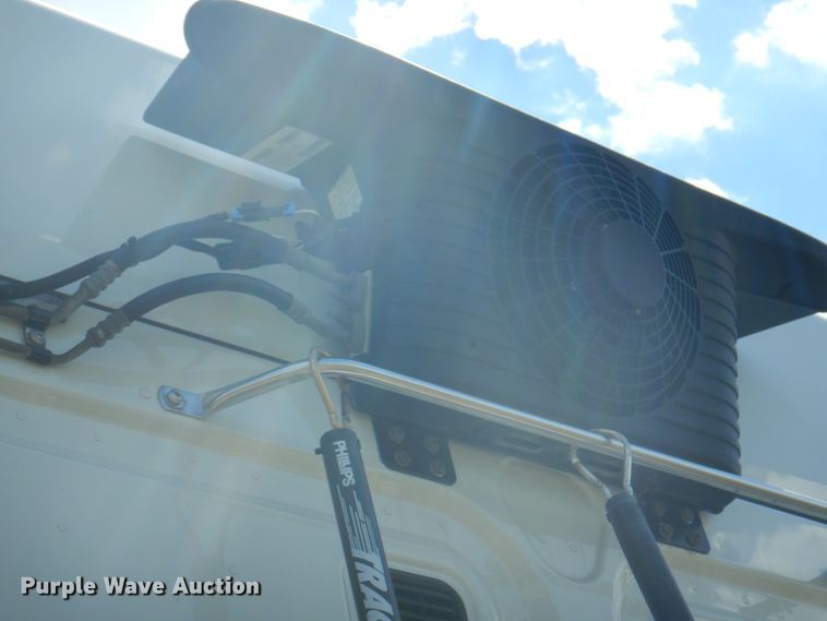 image for item JY9837 2014 Freightliner Cascadia 125  semi truck