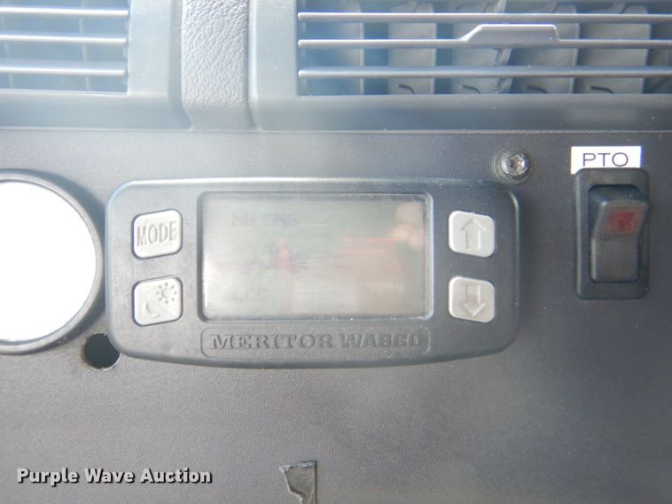 image for item JY9837 2014 Freightliner Cascadia 125  semi truck