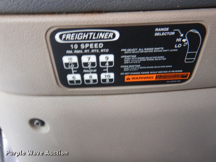 image for item JY9837 2014 Freightliner Cascadia 125  semi truck