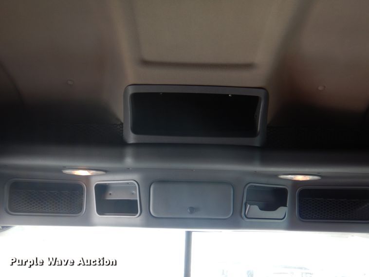 image for item JY9837 2014 Freightliner Cascadia 125  semi truck