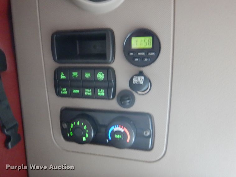 image for item JY9837 2014 Freightliner Cascadia 125  semi truck