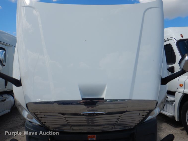 image for item JY9837 2014 Freightliner Cascadia 125  semi truck