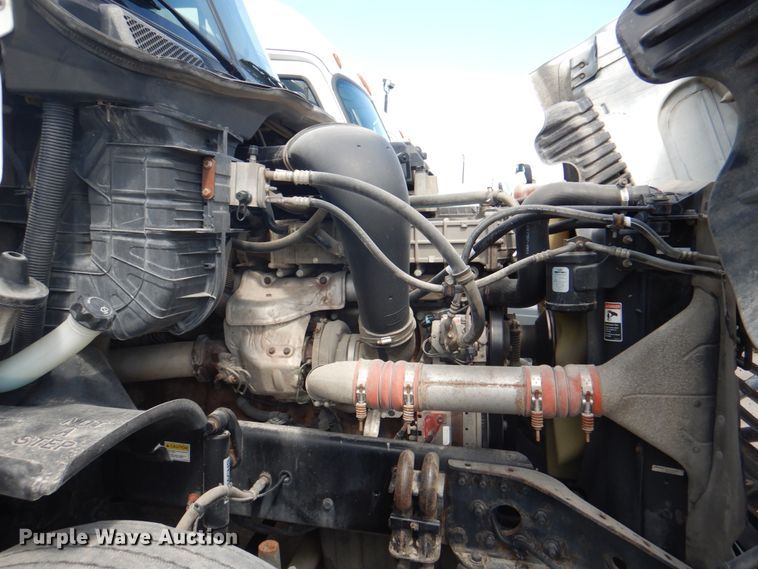 image for item JY9837 2014 Freightliner Cascadia 125  semi truck