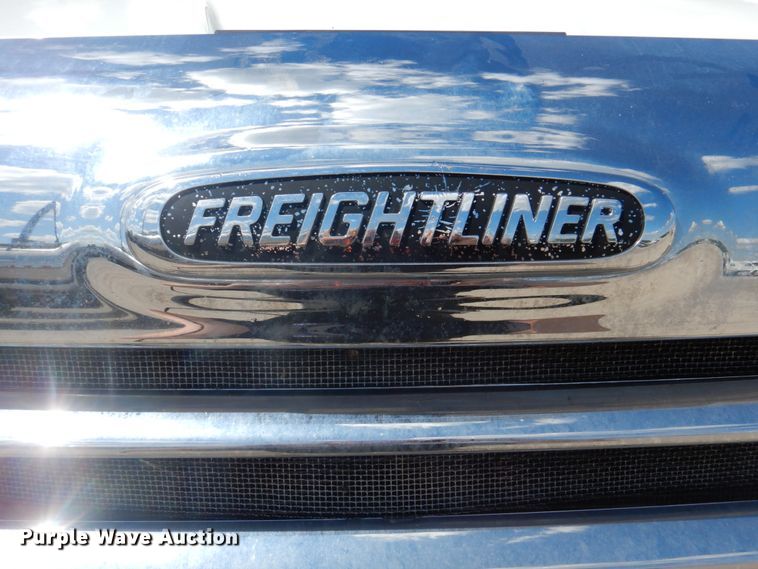 image for item JY9837 2014 Freightliner Cascadia 125  semi truck