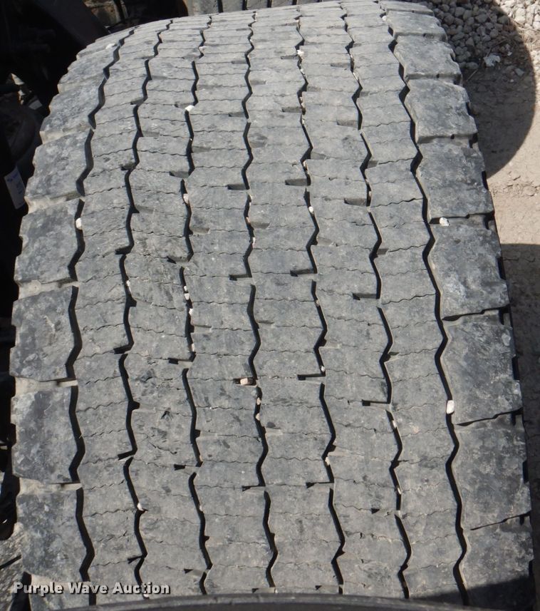 image for item JY9837 2014 Freightliner Cascadia 125  semi truck