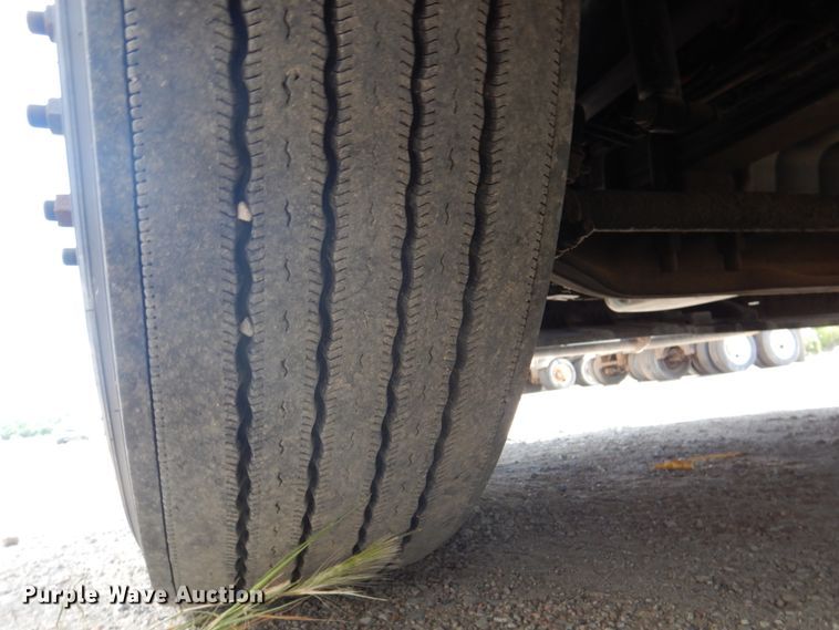 image for item JY9837 2014 Freightliner Cascadia 125  semi truck