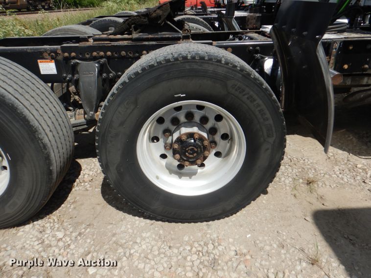 image for item JY9837 2014 Freightliner Cascadia 125  semi truck