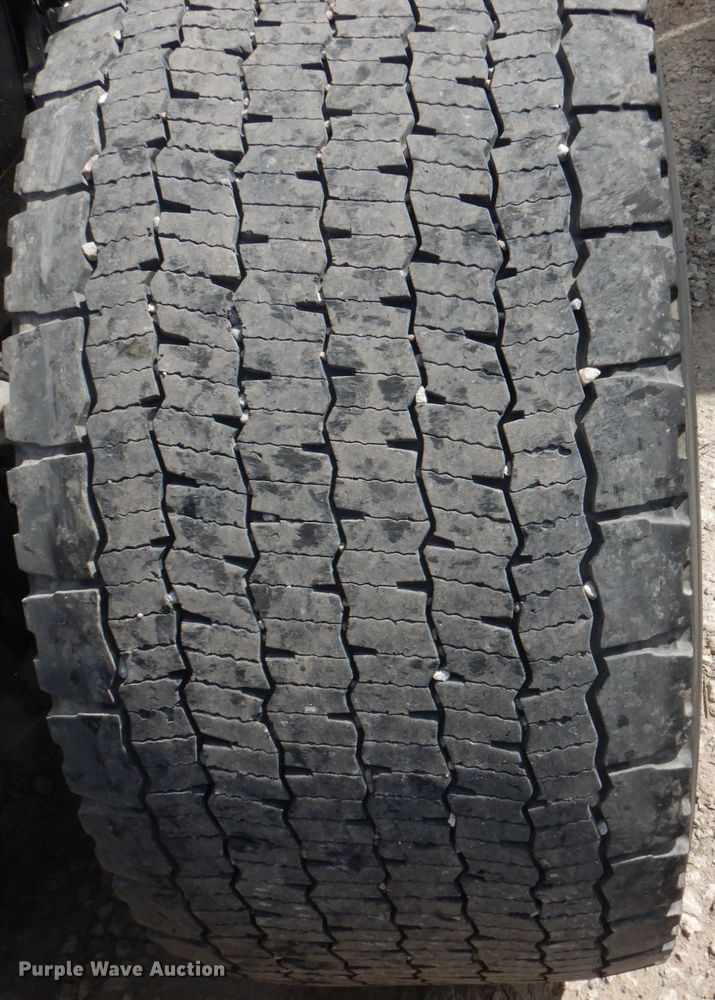 image for item JY9837 2014 Freightliner Cascadia 125  semi truck