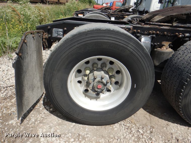 image for item JY9837 2014 Freightliner Cascadia 125  semi truck