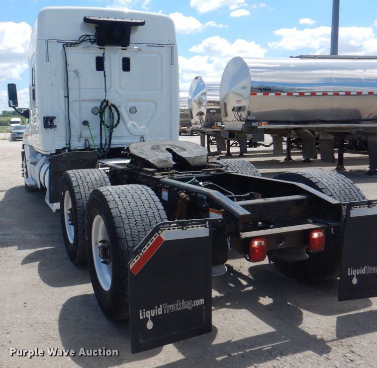 image for item JY9838 2014 Freightliner Cascadia 125  semi truck