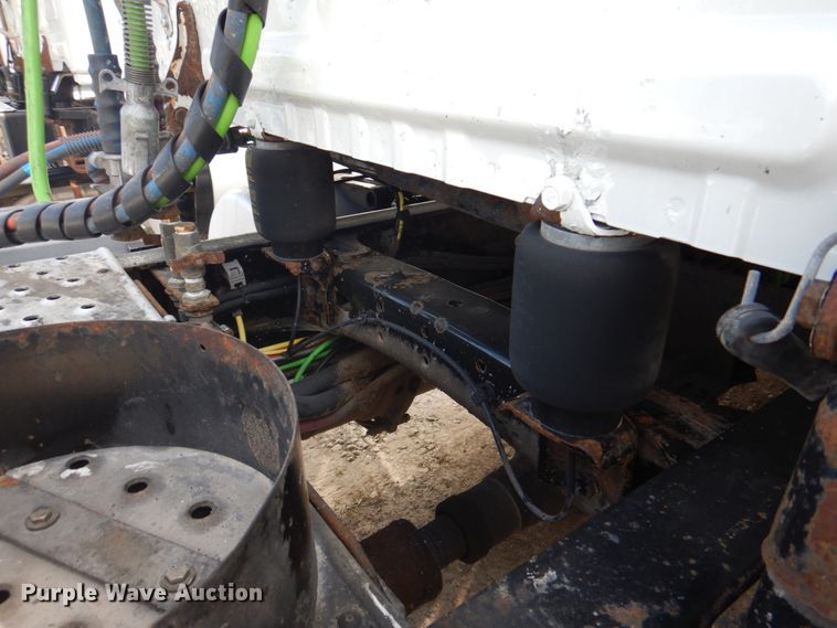 image for item JY9838 2014 Freightliner Cascadia 125  semi truck