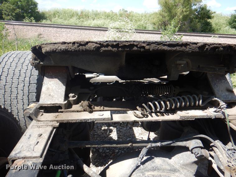 image for item JY9838 2014 Freightliner Cascadia 125  semi truck