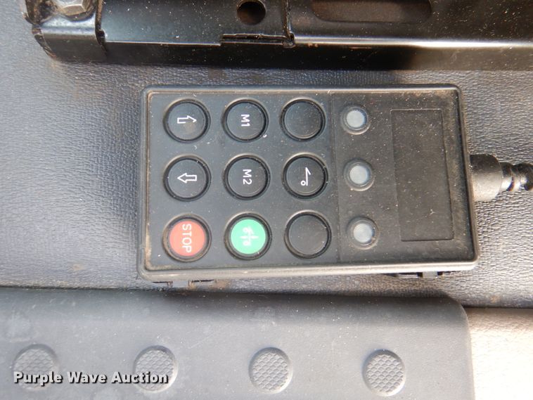 image for item JY9838 2014 Freightliner Cascadia 125  semi truck