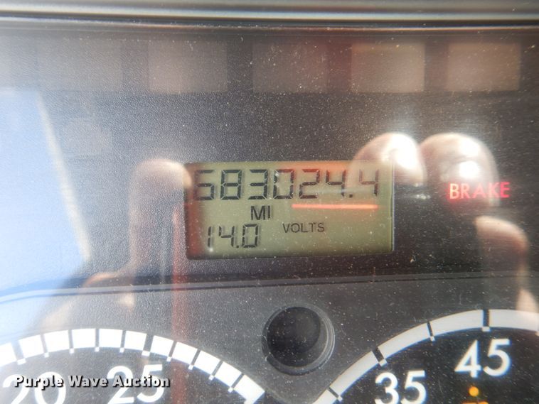 image for item JY9838 2014 Freightliner Cascadia 125  semi truck